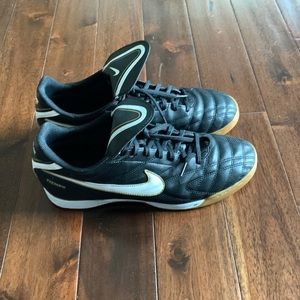 Nike indoor soccer sneakers size 10.5